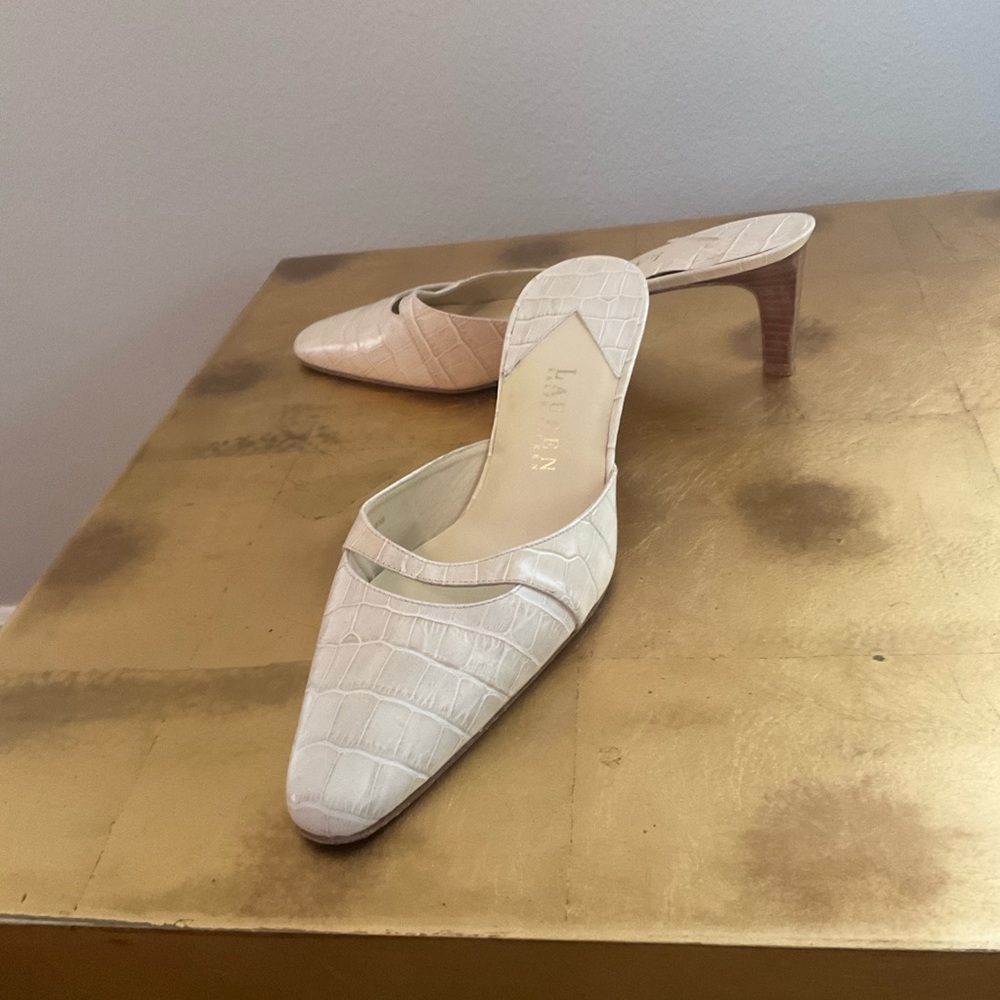 Lauren Ralph Lauren low heel cream colored mules sz 8 1/2 beautiful